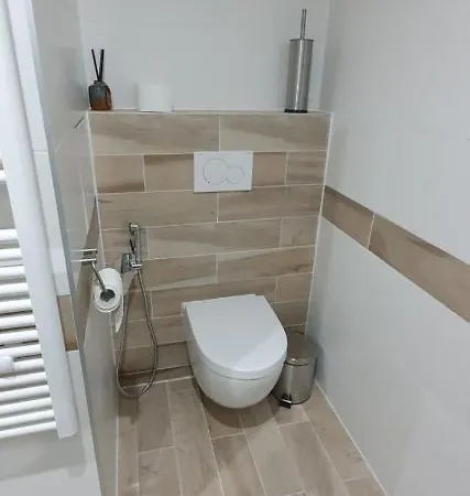 Nerudovka D 104, Finska Sauna, Garazove Stani *