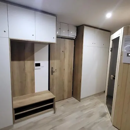 Nerudovka D 104, Finska Sauna, Garazove Stani Daire