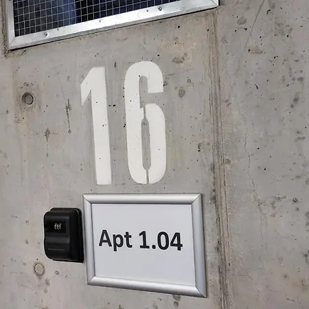 Nerudovka D 104, Finska Sauna, Garazove Stani *