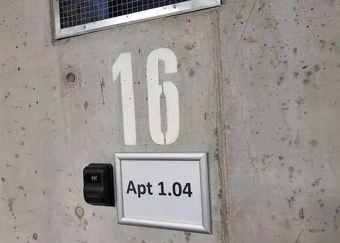 Nerudovka D 104, Finska Sauna, Garazove Stani *